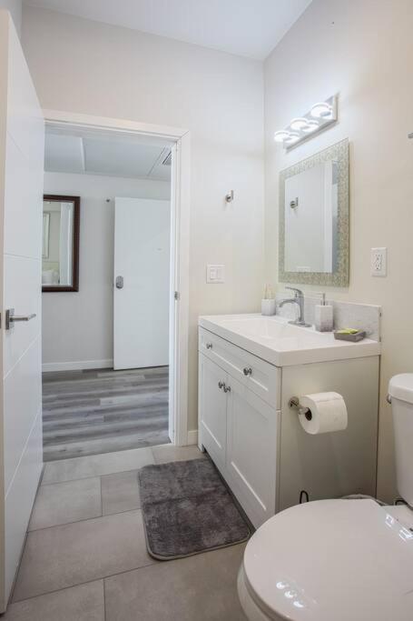 Luxurious Design One Bedroom Apt Near Balboa Park Сан Диего Екстериор снимка