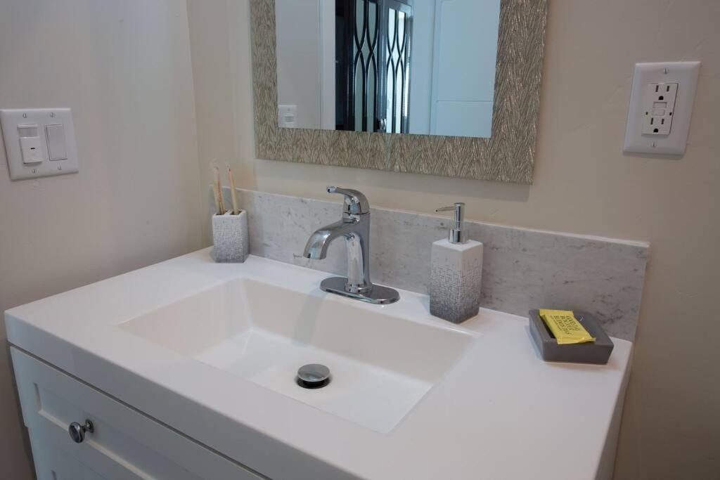 Luxurious Design One Bedroom Apt Near Balboa Park Сан Диего Екстериор снимка